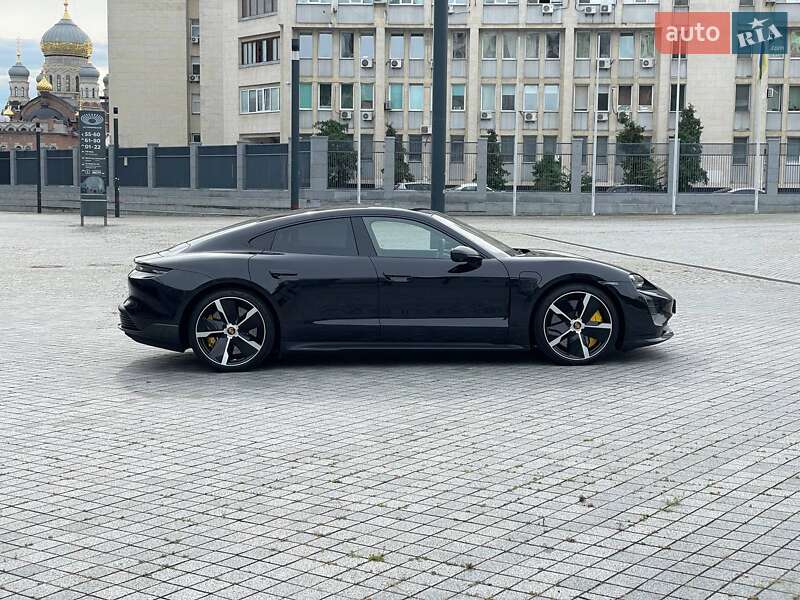 Седан Porsche Taycan 2021 в Києві