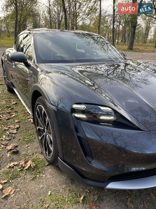 Седан Porsche Taycan 2021 в Кропивницком