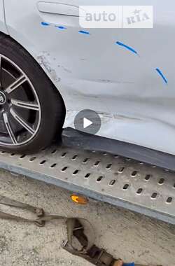 Седан Porsche Taycan 2021 в 