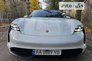 Седан Porsche Taycan 2021 в 