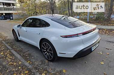 Седан Porsche Taycan 2021 в 
