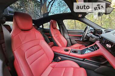 Седан Porsche Taycan 2021 в 