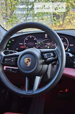 Седан Porsche Taycan 2021 в 