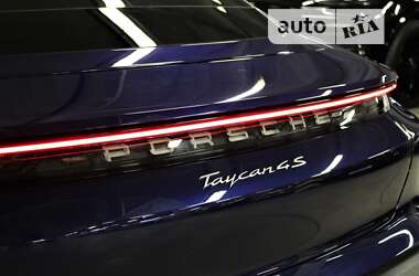 Седан Porsche Taycan 2020 в Києві