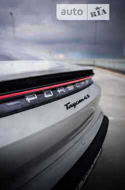 Седан Porsche Taycan 2020 в Полтаві