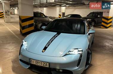 Седан Porsche Taycan 2020 в 
