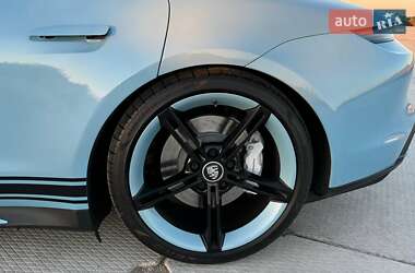 Седан Porsche Taycan 2020 в 