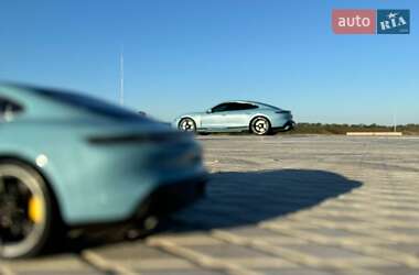 Седан Porsche Taycan 2020 в 