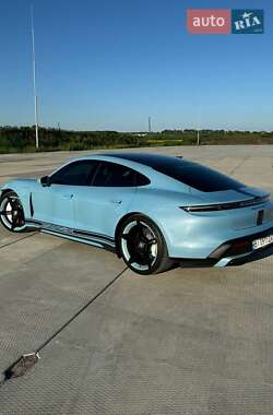 Седан Porsche Taycan 2020 в 