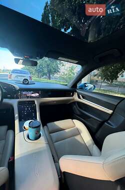 Седан Porsche Taycan 2020 в 