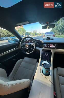 Седан Porsche Taycan 2020 в 