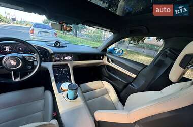 Седан Porsche Taycan 2020 в 