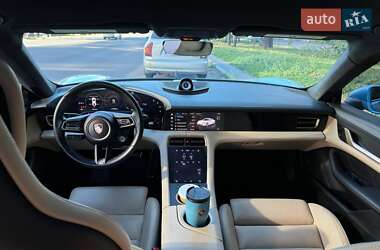 Седан Porsche Taycan 2020 в 