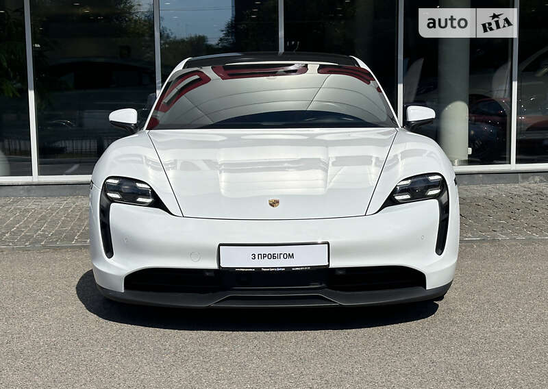 Седан Porsche Taycan 2020 в 