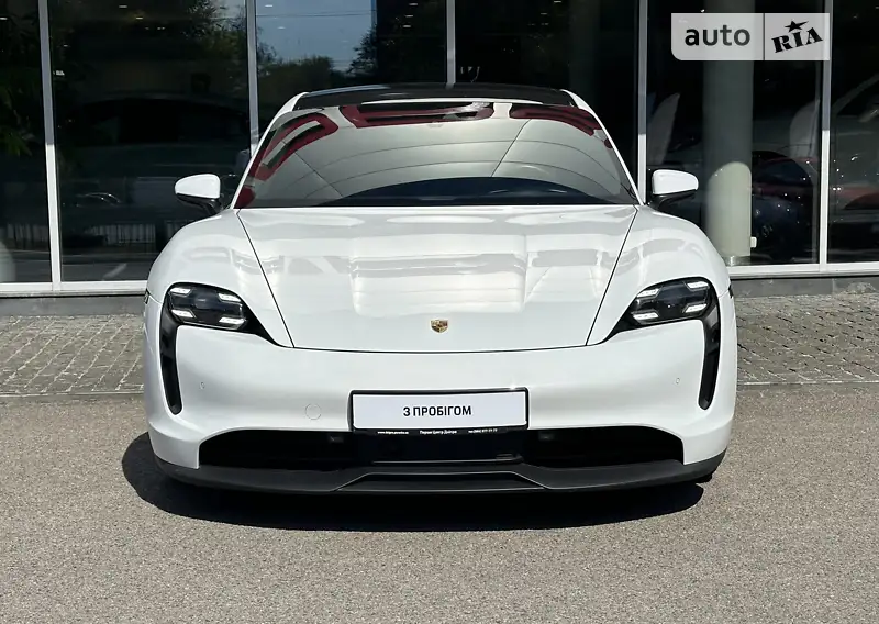 Седан Porsche Taycan 2020 в 