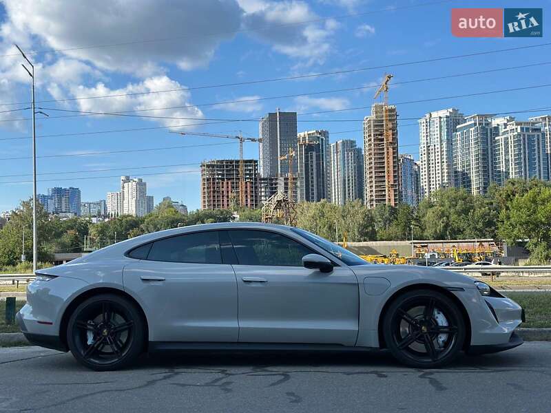 Седан Porsche Taycan 2021 в Києві