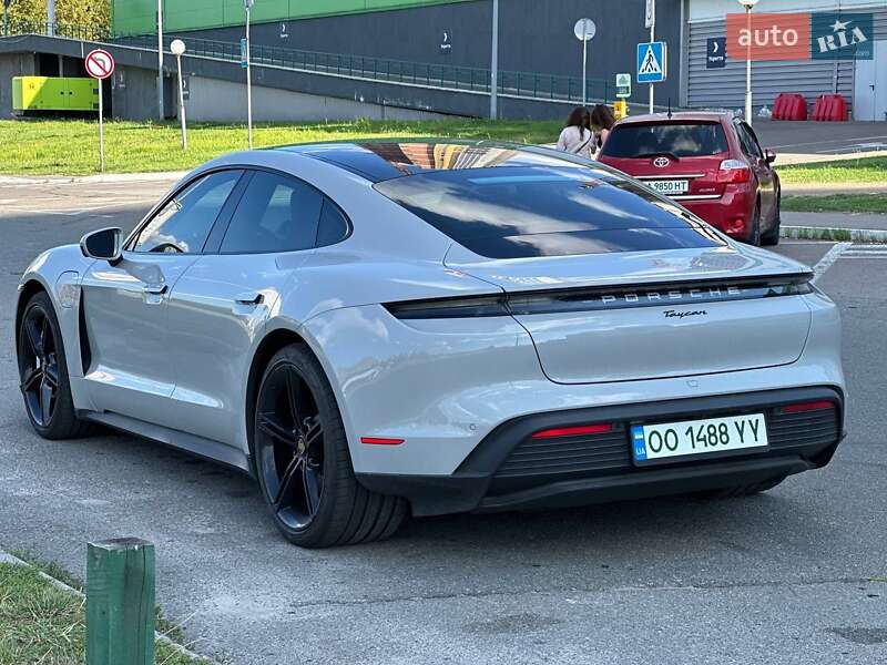 Седан Porsche Taycan 2021 в Києві