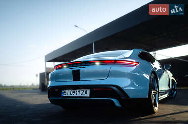 Седан Porsche Taycan 2020 в 