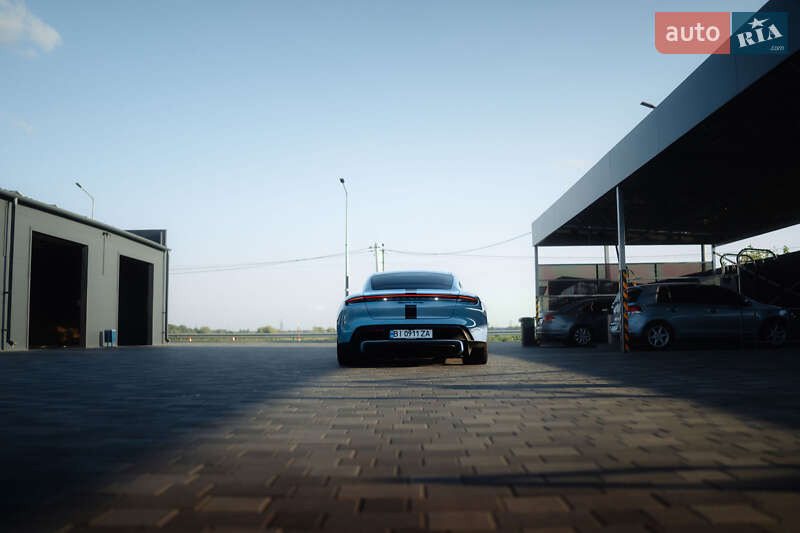 Седан Porsche Taycan 2020 в Полтаве
