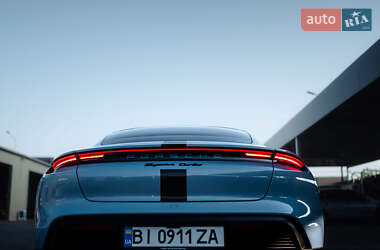 Седан Porsche Taycan 2020 в 