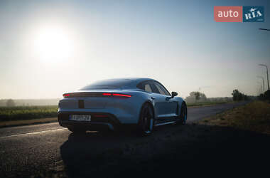 Седан Porsche Taycan 2020 в 