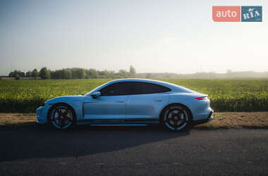 Седан Porsche Taycan 2020 в 
