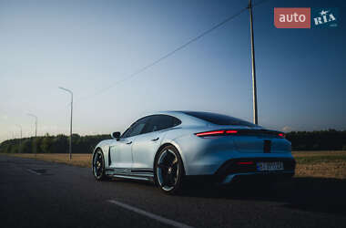 Седан Porsche Taycan 2020 в 
