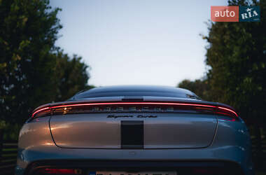 Седан Porsche Taycan 2020 в 
