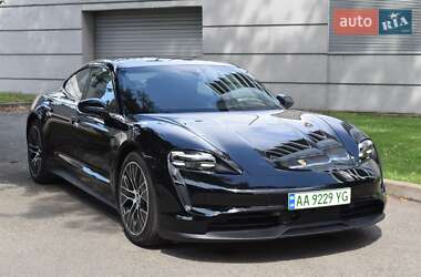 Седан Porsche Taycan 2022 в 
