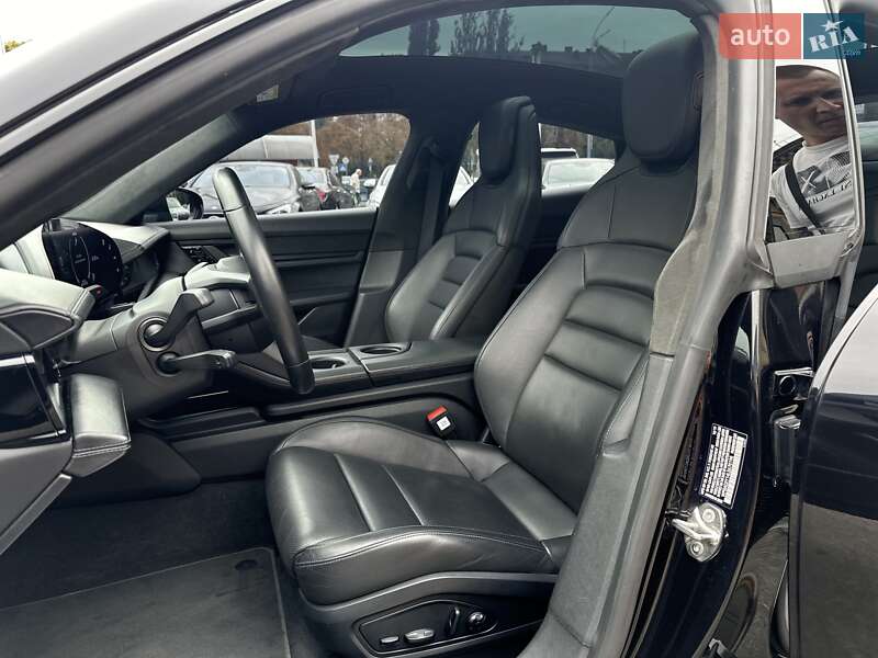 Седан Porsche Taycan 2019 в Києві