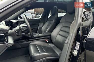 Седан Porsche Taycan 2019 в 