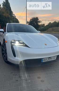 Седан Porsche Taycan 2021 в Киеве