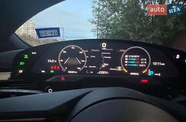 Седан Porsche Taycan 2021 в 
