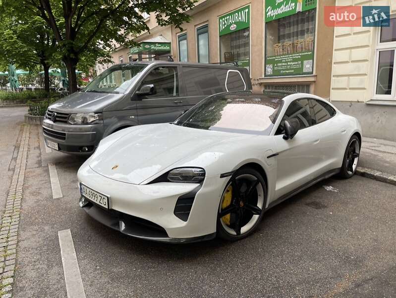 Седан Porsche Taycan 2020 в 