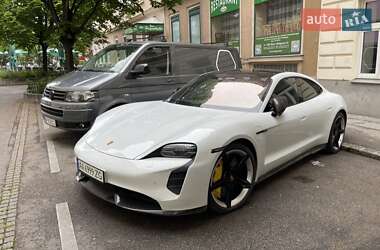 Седан Porsche Taycan 2020 в 