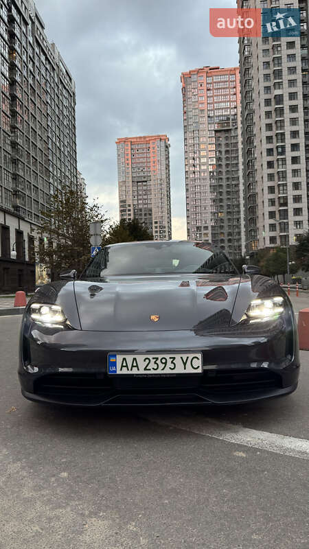 Седан Porsche Taycan 2021 в Киеве