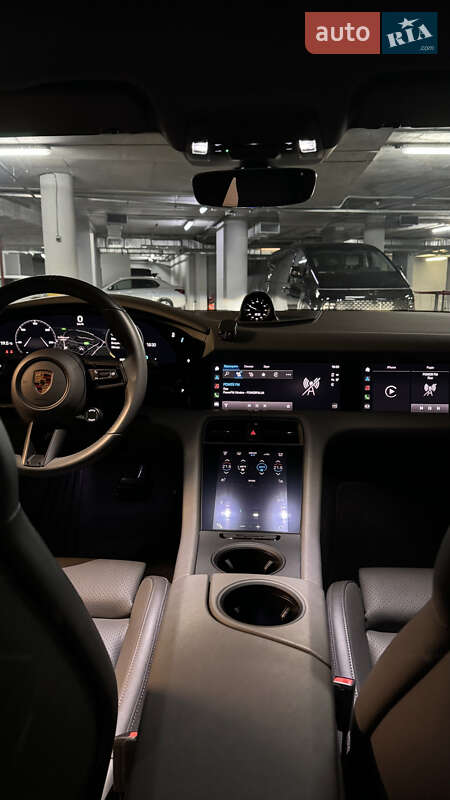 Седан Porsche Taycan 2021 в Киеве