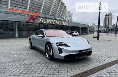 Седан Porsche Taycan 2020 в Киеве