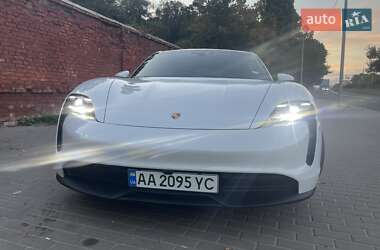 Седан Porsche Taycan 2021 в 