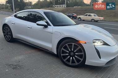 Седан Porsche Taycan 2021 в 