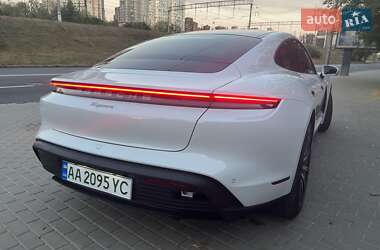 Седан Porsche Taycan 2021 в 