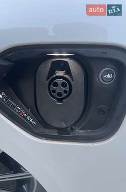 Седан Porsche Taycan 2021 в 