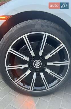 Седан Porsche Taycan 2021 в 