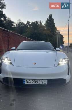 Седан Porsche Taycan 2021 в 