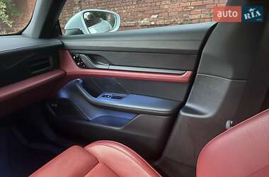 Седан Porsche Taycan 2021 в 