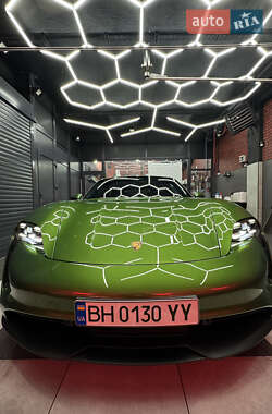 Седан Porsche Taycan 2021 в 
