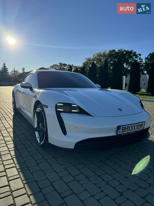 Porsche Taycan 2021