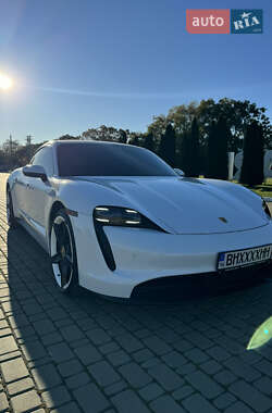 Седан Porsche Taycan 2021 в 