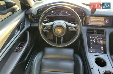 Седан Porsche Taycan 2022 в 