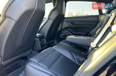 Седан Porsche Taycan 2022 в 